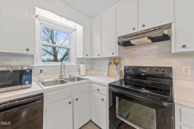 717 Slippery Bank Court, Benson, NC 27504