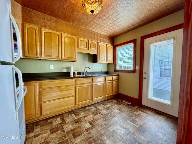 408 West F Street, Elizabethton, TN 37643