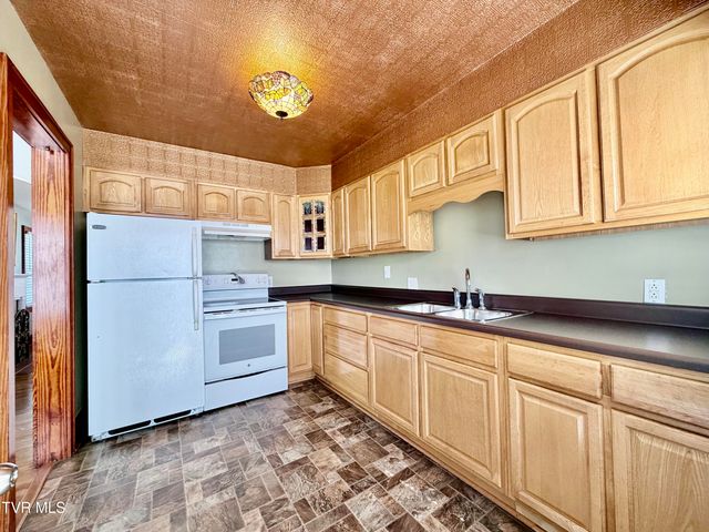 408 West F Street, Elizabethton, TN 37643