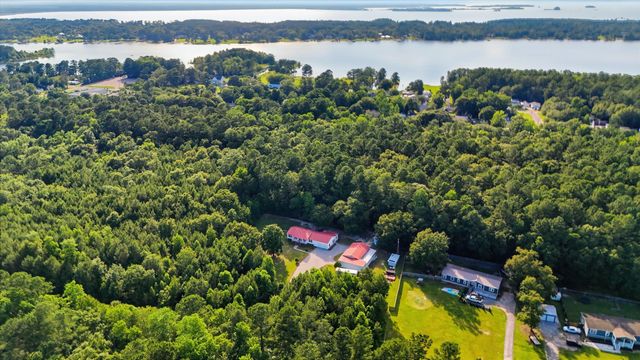 690 Lannie Lane, Moncks Corner, SC 29461