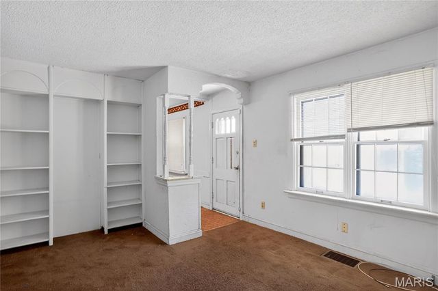 109 Chambers Road, St Louis, MO 63137