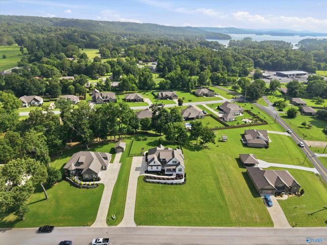 70 Natures Way, Guntersville, AL 35976