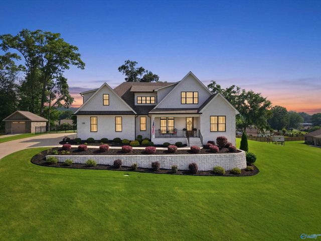 70 Natures Way, Guntersville, AL 35976