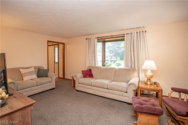 11507 Lela Avenue NW, Uniontown, OH 44685
