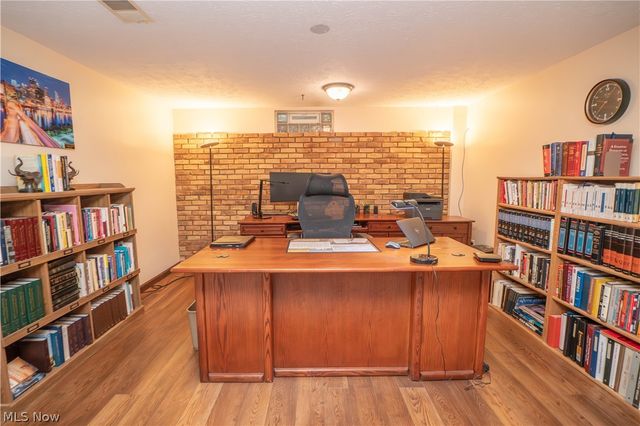 11507 Lela Avenue NW, Uniontown, OH 44685