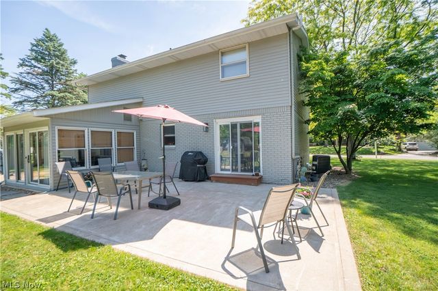 11507 Lela Avenue NW, Uniontown, OH 44685