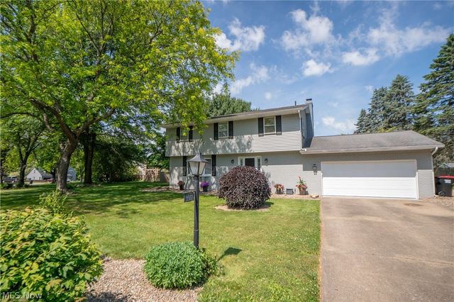 11507 Lela Avenue NW, Uniontown, OH 44685