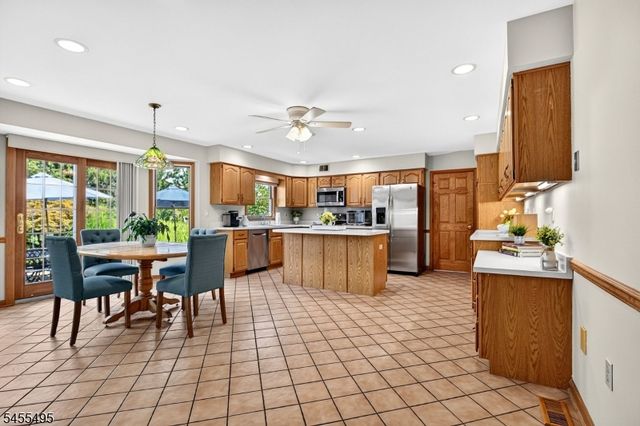 46 Waverly Pl, South Brunswick Twp., NJ 08852