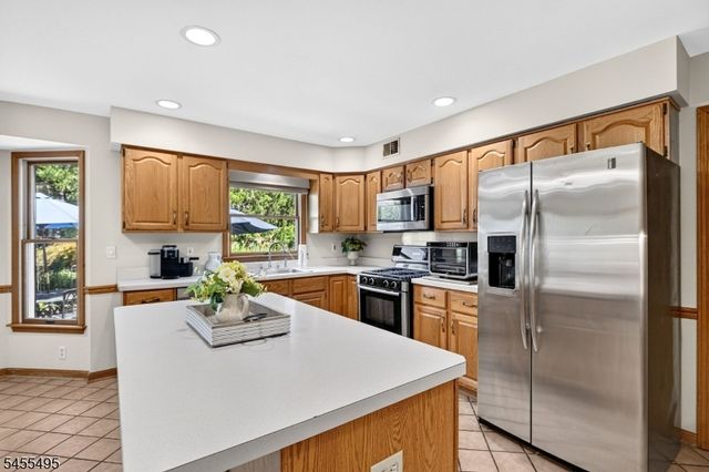 46 Waverly Pl, South Brunswick Twp., NJ 08852