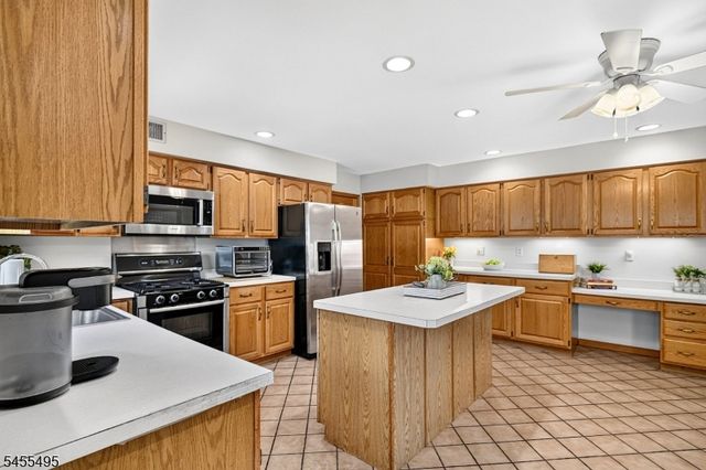46 Waverly Pl, South Brunswick Twp., NJ 08852