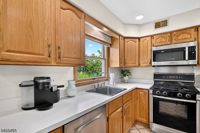 46 Waverly Pl, South Brunswick Twp., NJ 08852