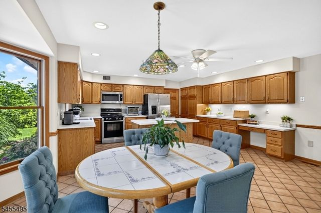 46 Waverly Pl, South Brunswick Twp., NJ 08852