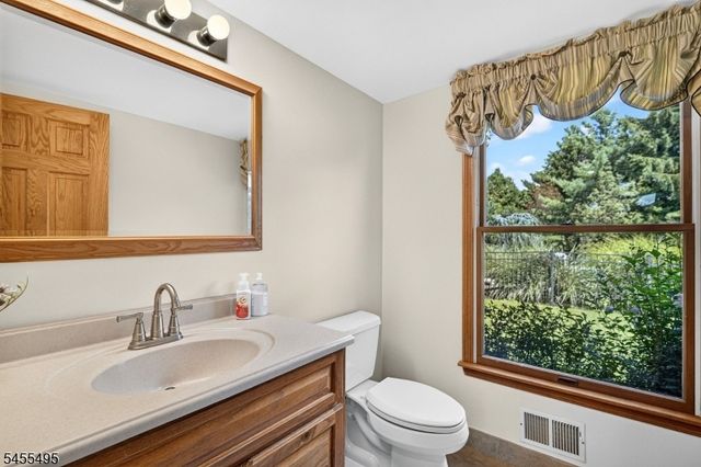 46 Waverly Pl, South Brunswick Twp., NJ 08852
