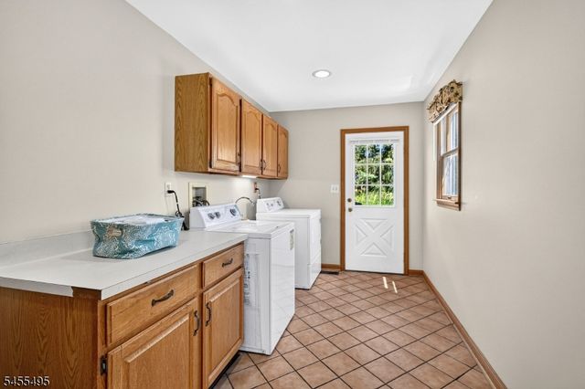 46 Waverly Pl, South Brunswick Twp., NJ 08852