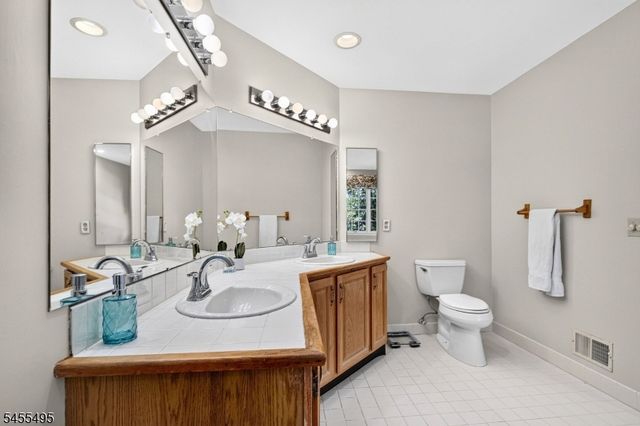 46 Waverly Pl, South Brunswick Twp., NJ 08852