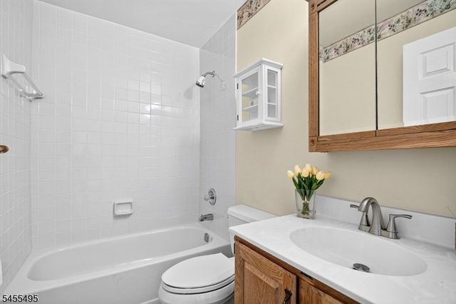 46 Waverly Pl, South Brunswick Twp., NJ 08852