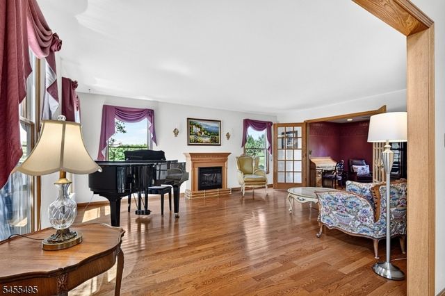 46 Waverly Pl, South Brunswick Twp., NJ 08852