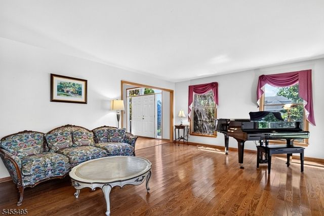 46 Waverly Pl, South Brunswick Twp., NJ 08852