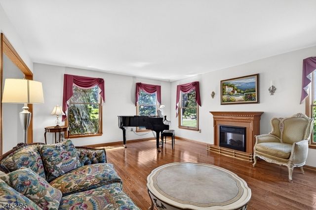 46 Waverly Pl, South Brunswick Twp., NJ 08852
