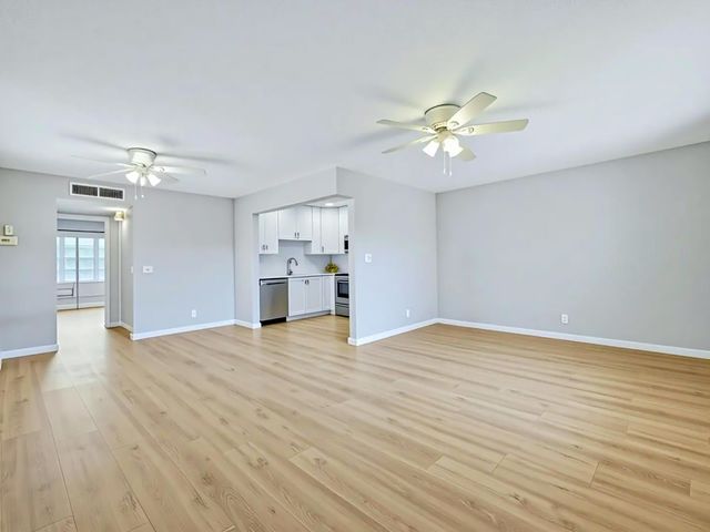 801 Flanders Q, Delray Beach, FL 33484