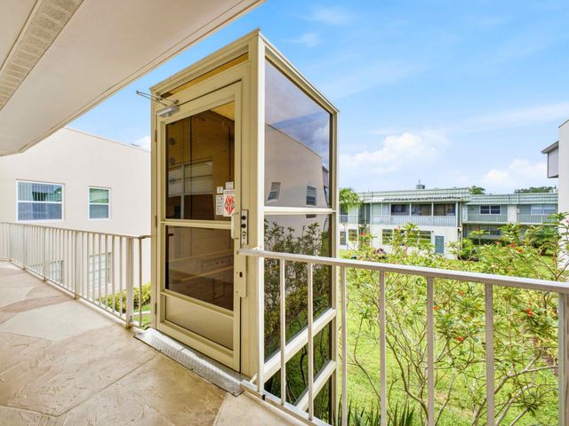 801 Flanders Q, Delray Beach, FL 33484