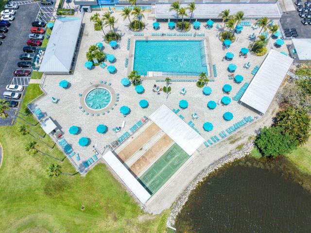 801 Flanders Q, Delray Beach, FL 33484