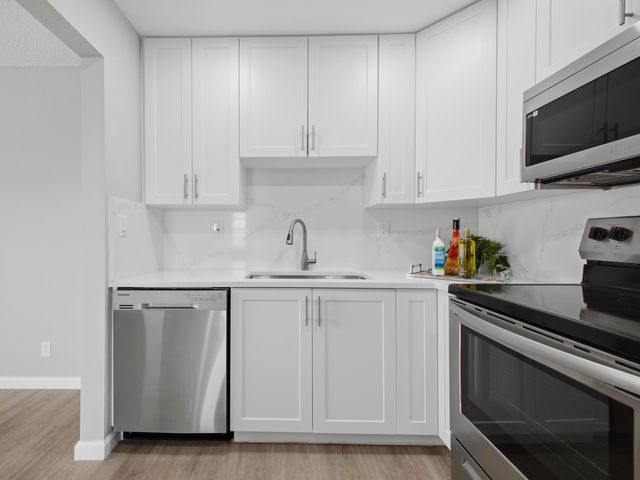 801 Flanders Q, Delray Beach, FL 33484