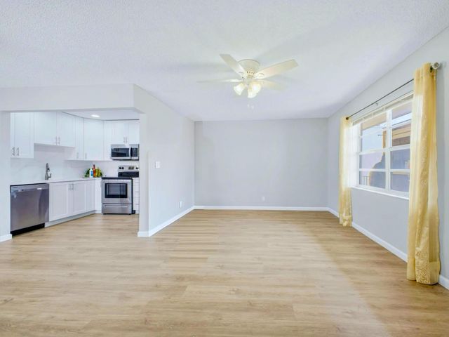 801 Flanders Q, Delray Beach, FL 33484