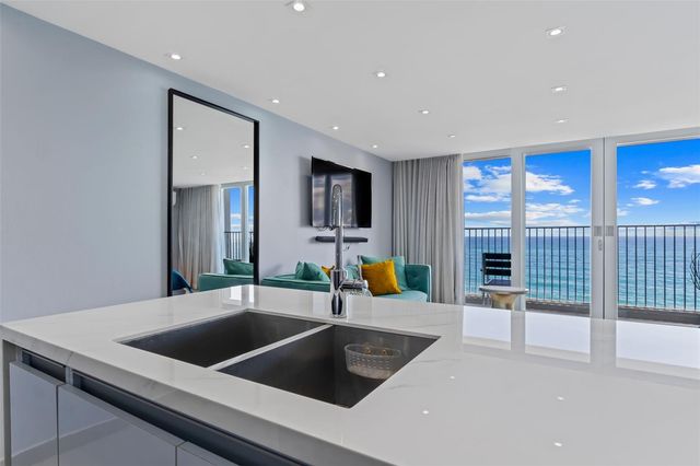 890 AVE ASHFORD 1, San Juan, PR 00907