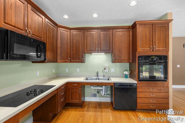 4454 Foxmoor Court, Middleville, MI 49333