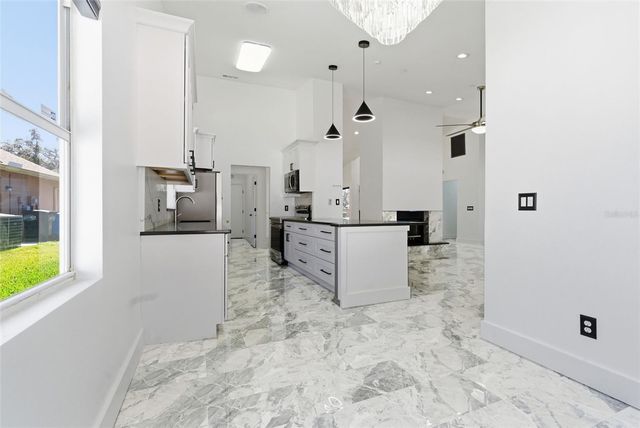 905 CLEARCREEK DRIVE, Tampa, FL 33613