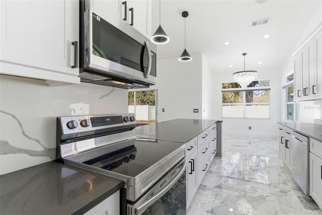 905 CLEARCREEK DRIVE, Tampa, FL 33613