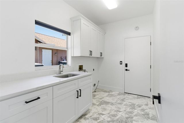 905 CLEARCREEK DRIVE, Tampa, FL 33613