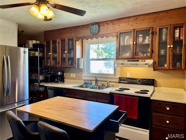 6015 State Route 4, Mascoutah, IL 62258