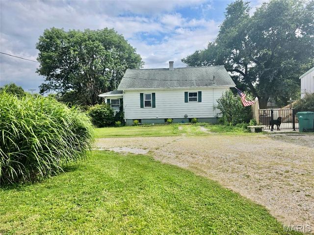 6015 State Route 4, Mascoutah, IL 62258