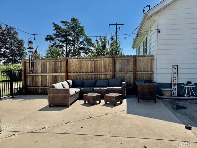 6015 State Route 4, Mascoutah, IL 62258