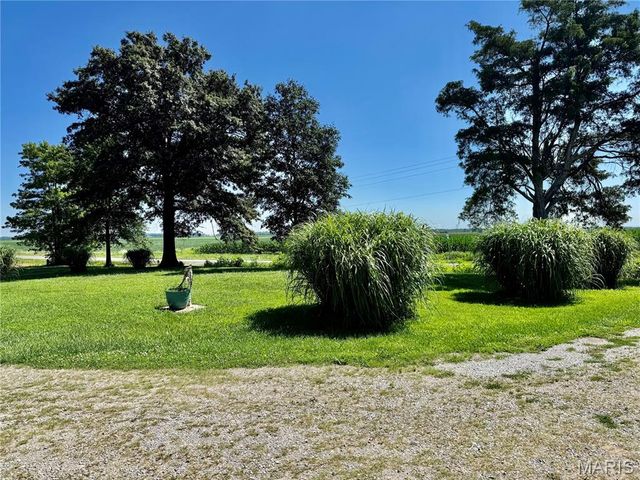6015 State Route 4, Mascoutah, IL 62258