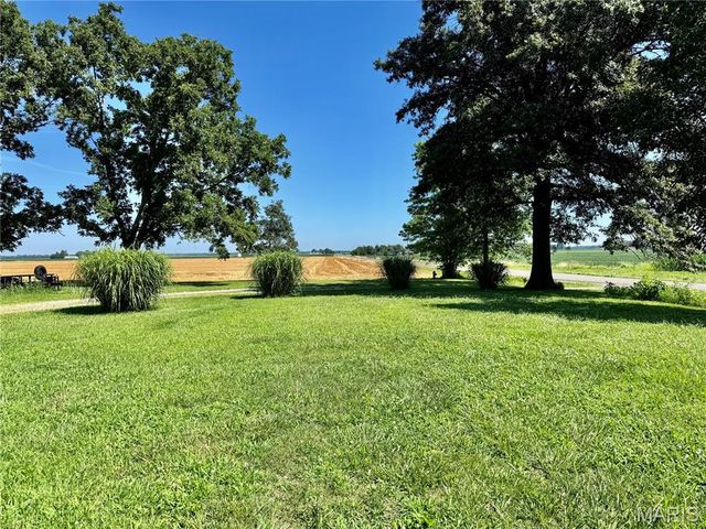 6015 State Route 4, Mascoutah, IL 62258