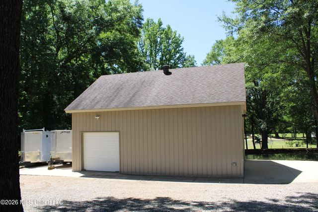 2934 Red Banks Road, Byhalia, MS 38611