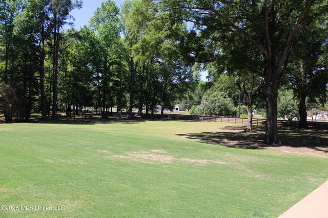 2934 Red Banks Road, Byhalia, MS 38611