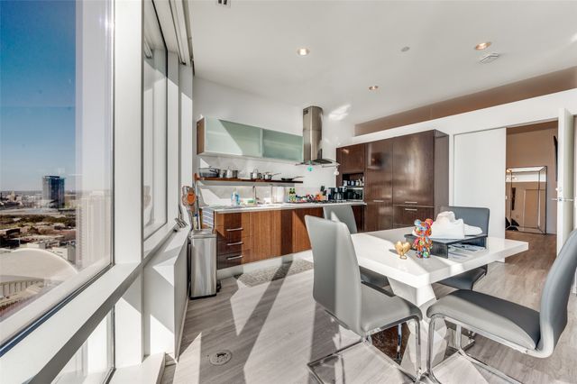 2430 Victory Park Lane 2601, Dallas, TX 75219