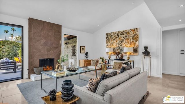 2964 E Orella Circle, Palm Springs, CA 92264