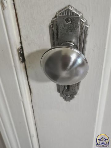 2812 SW Huntoon ST, Topeka, KS 66604