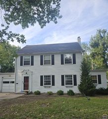 2812 SW Huntoon ST, Topeka, KS 66604