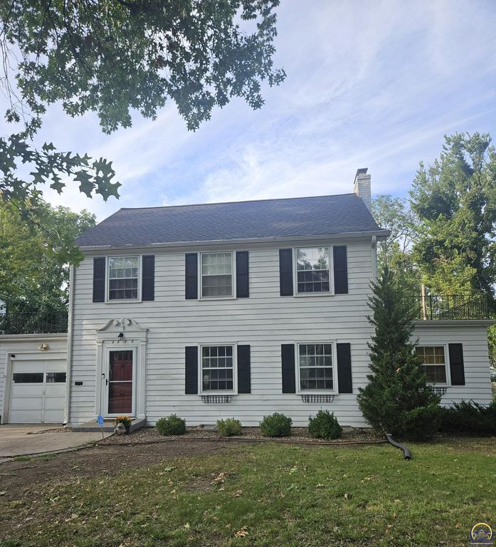 2812 SW Huntoon ST, Topeka, KS 66604