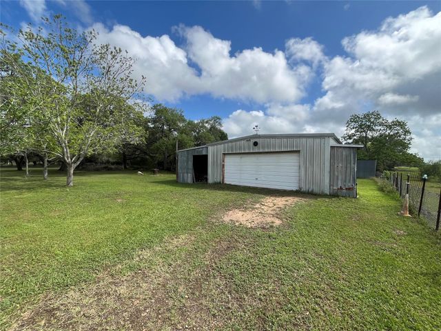 1475 Cr 16, Altair, TX 77412