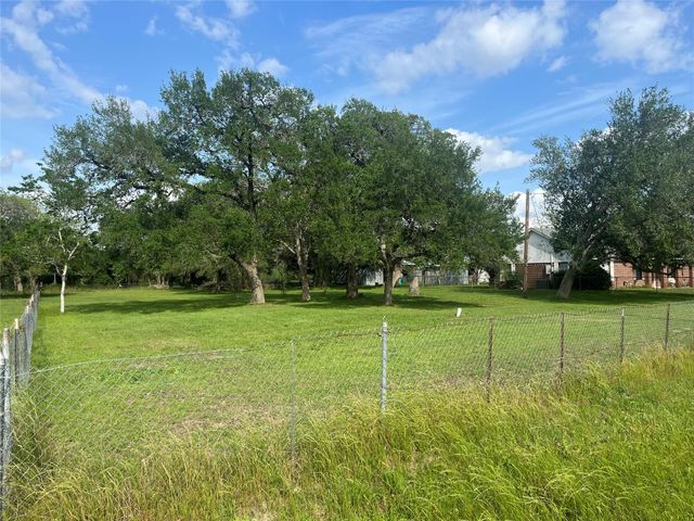 1475 Cr 16, Altair, TX 77412
