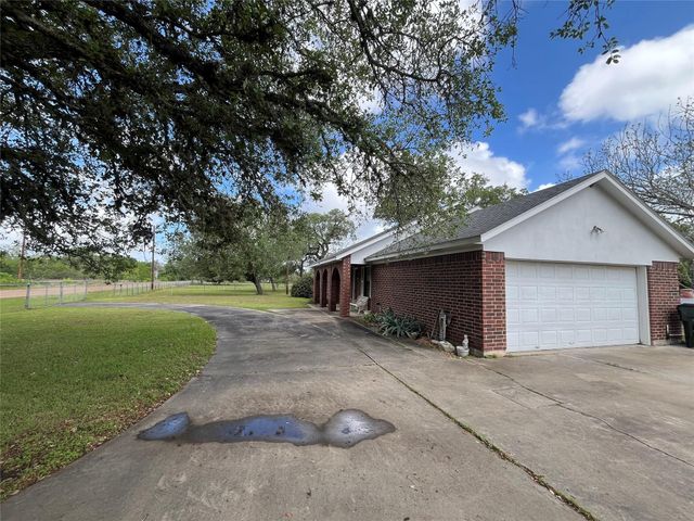1475 Cr 16, Altair, TX 77412