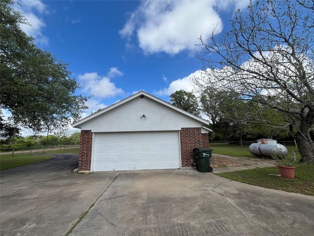 1475 Cr 16, Altair, TX 77412