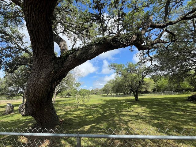 1475 Cr 16, Altair, TX 77412